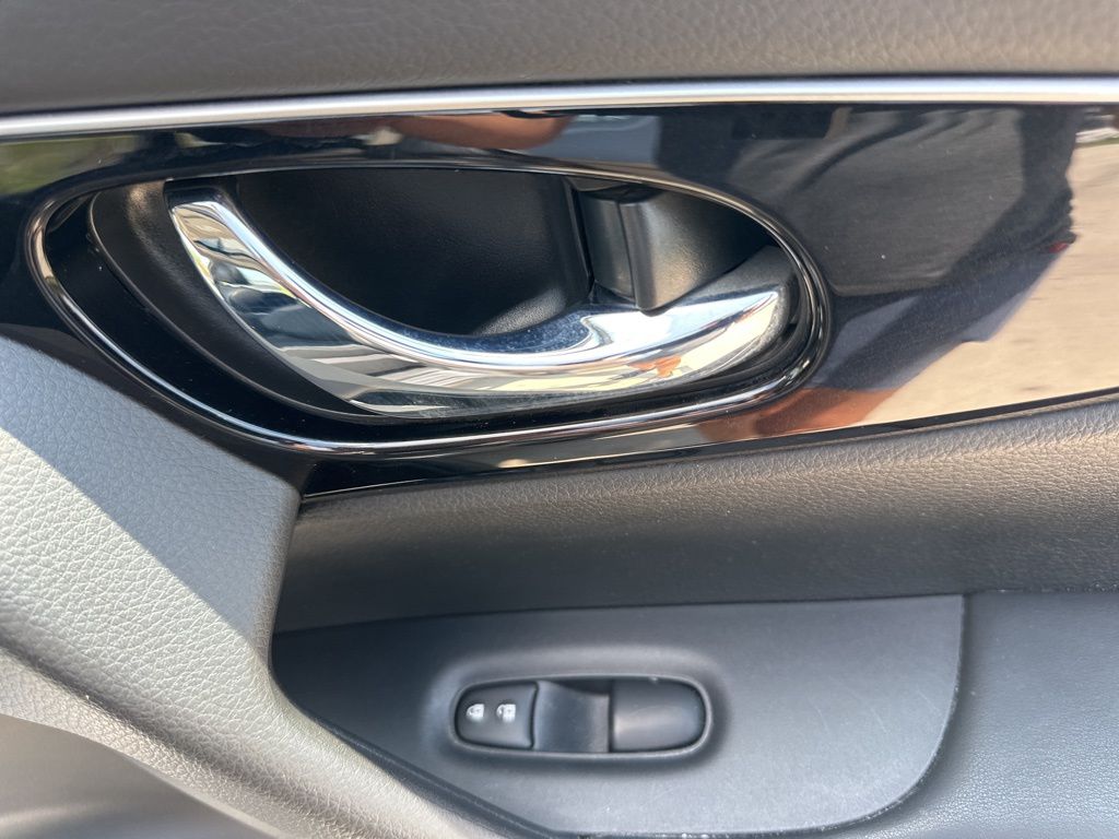 2017 Gun Metallic Nissan Rogue Sport SL FWD SUV