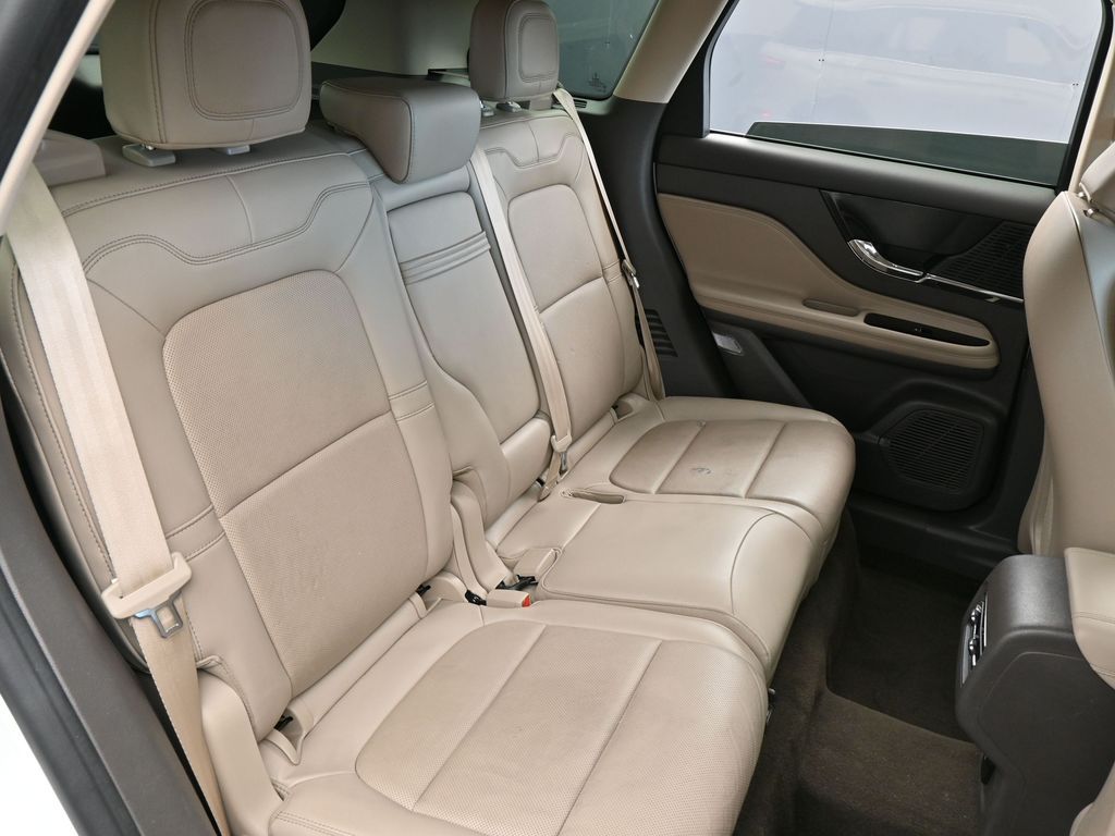 Used 2022 Pristine White Metallic Tri-Coat Lincoln Reserve image 49