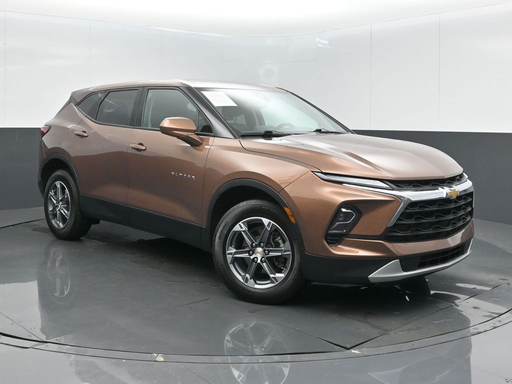 View vehicle photo 3