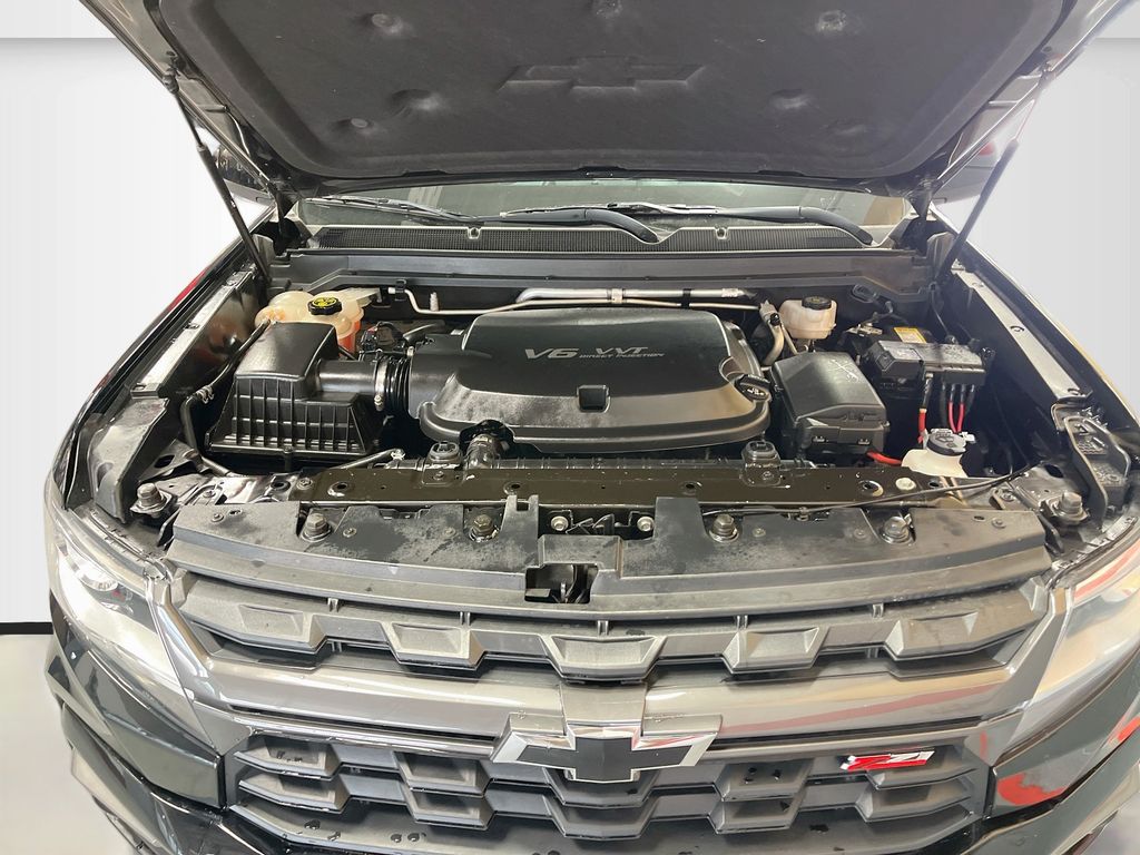 Used 2022 Black Chevrolet Z71 image 29