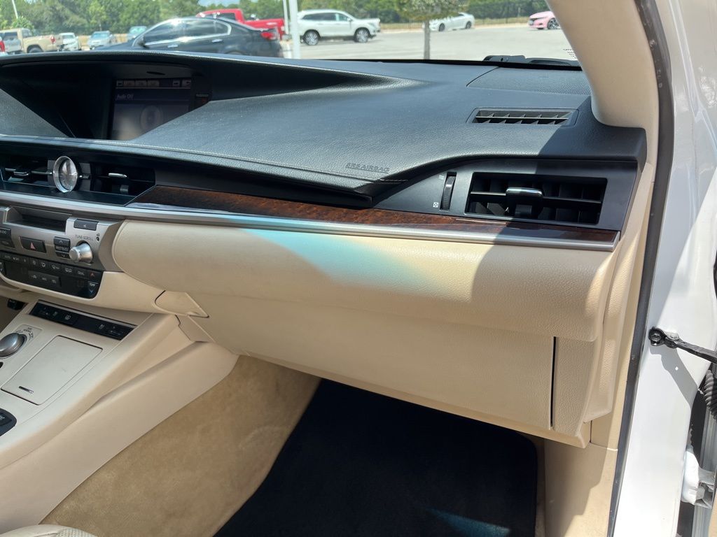 Thumbnail: 2013 Lexus ES - 29