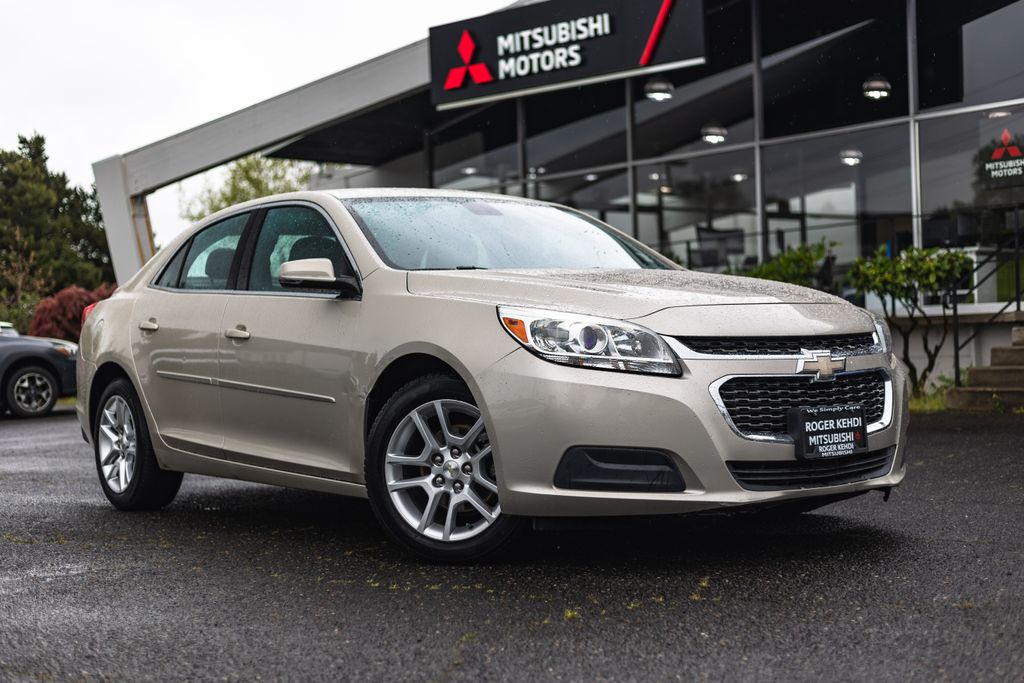 Champagne Silver Metallic 2015 Chevrolet Malibu 1LT FWD Sedan Front-Wheel Drive 6-Speed Automatic Overdrive