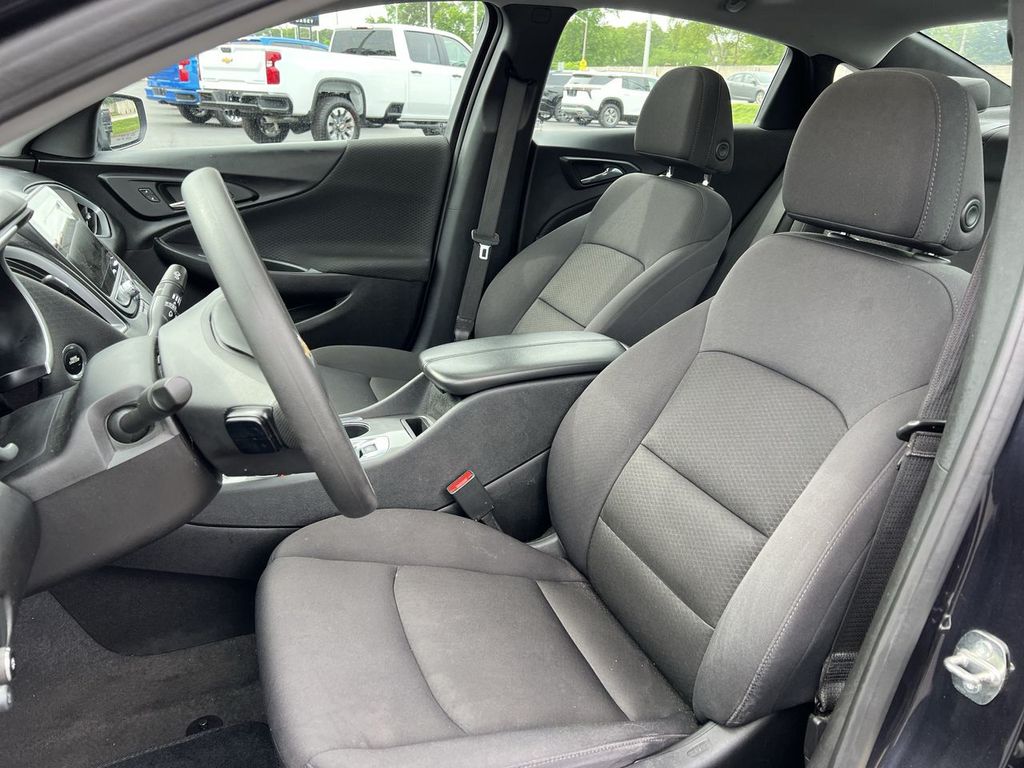 2023 Chevrolet Malibu LT photo