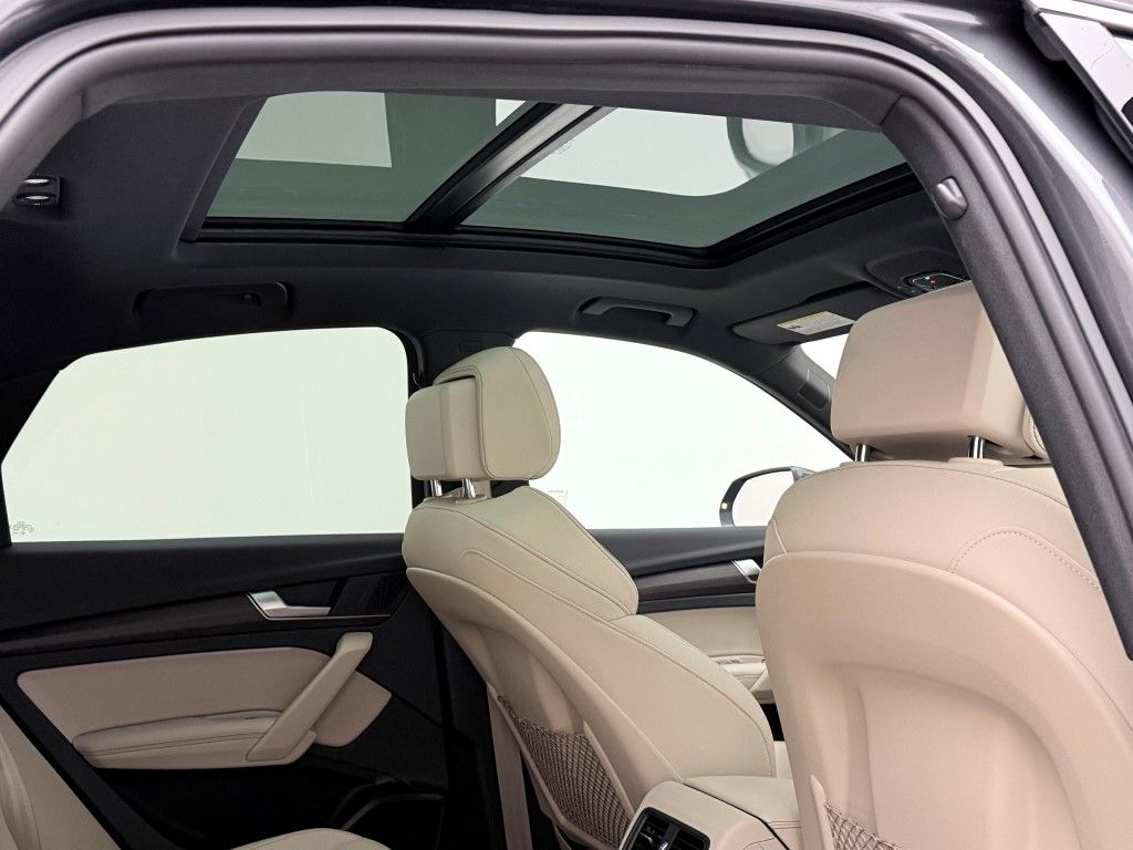 Thumbnail: 2022 Audi Q5 - 16