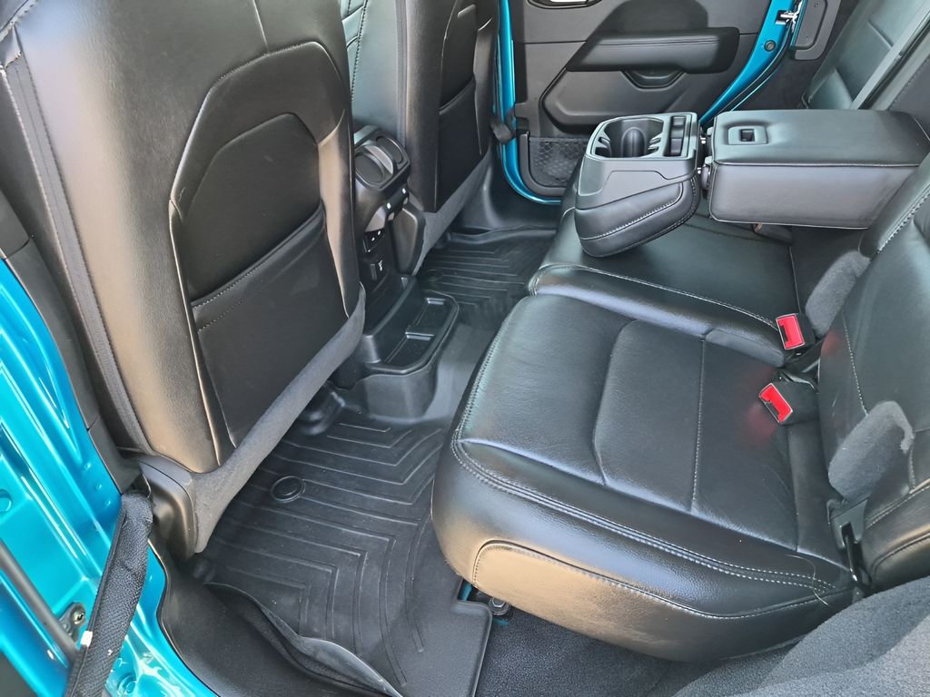 Used Car 2020 Jeep Wrangler  Unlimited Sahara For Sale Under $25,000 In Austin, Texas