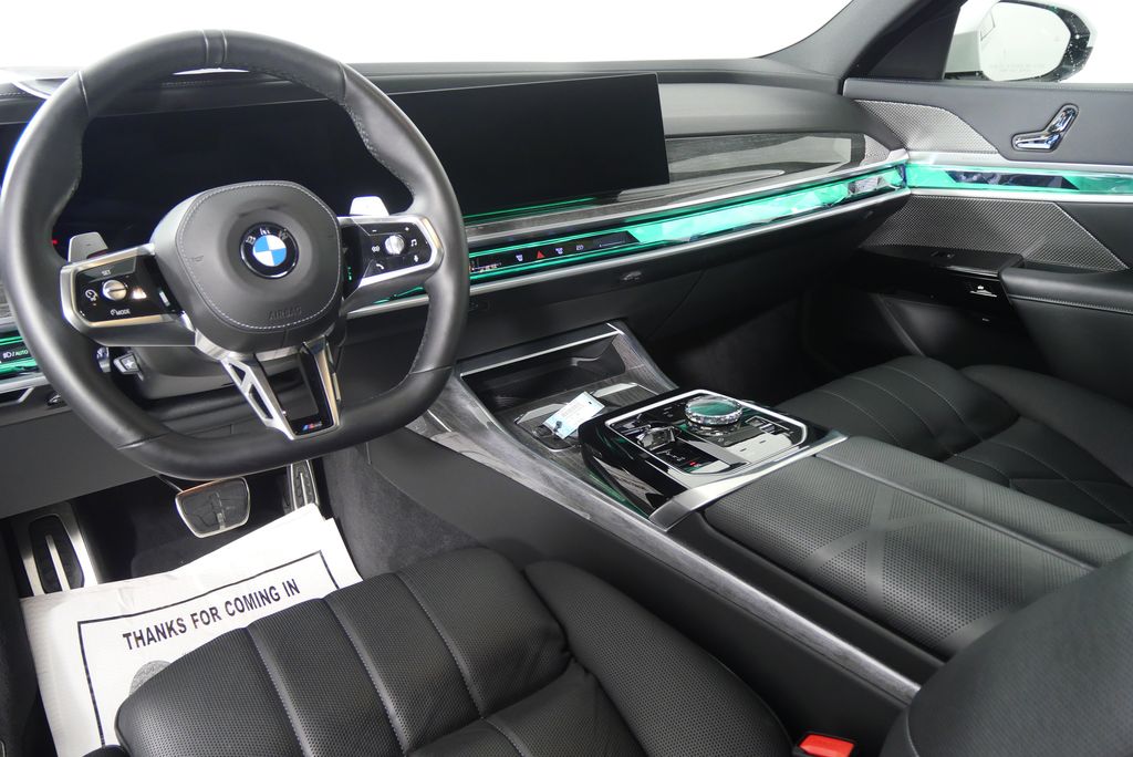 Thumbnail: 2024 BMW 7 Series - 16
