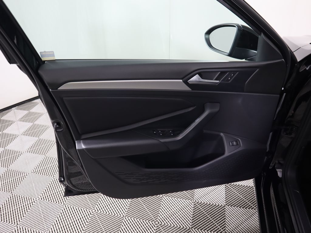 Thumbnail: 2019 Volkswagen Jetta - 24