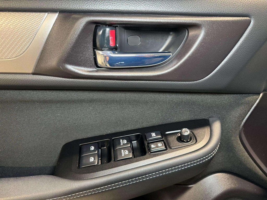 Used 2017 Crystal White Pearl Subaru 2.5i Premium image 7