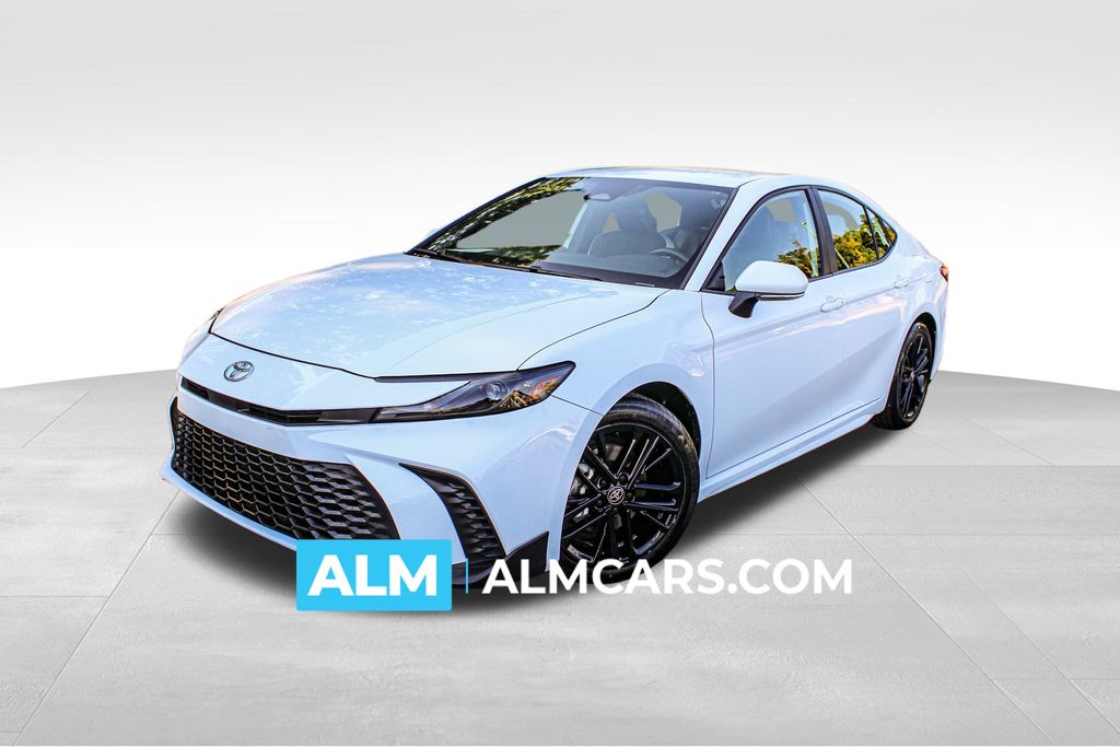 2025 Toyota Camry SE's photo