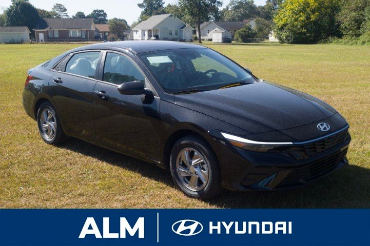 New 2026 Black Hyundai SE image 4