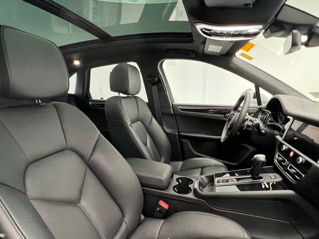 Thumbnail: 2024 Porsche Macan - 18
