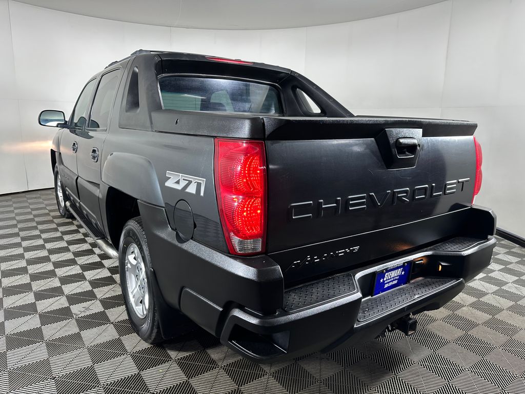 2004 Chevrolet Avalanche Base - Image 3