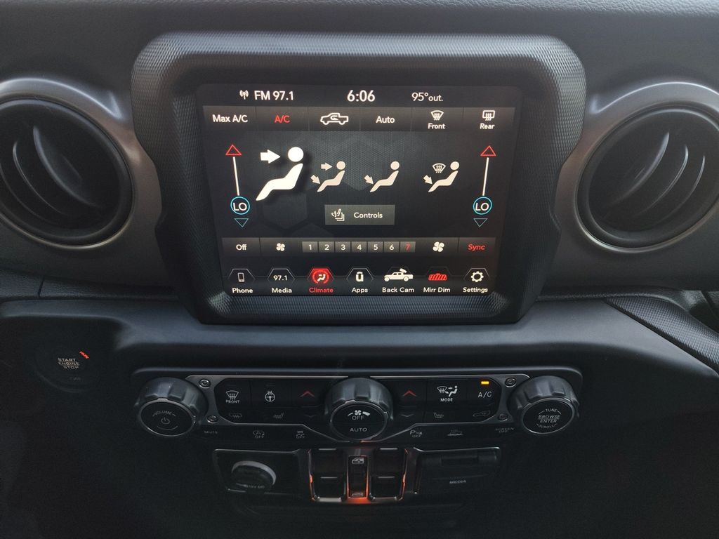 Used Car 2022 Jeep Gladiator  Willys For Sale Under $35,000 In Austin, Texas