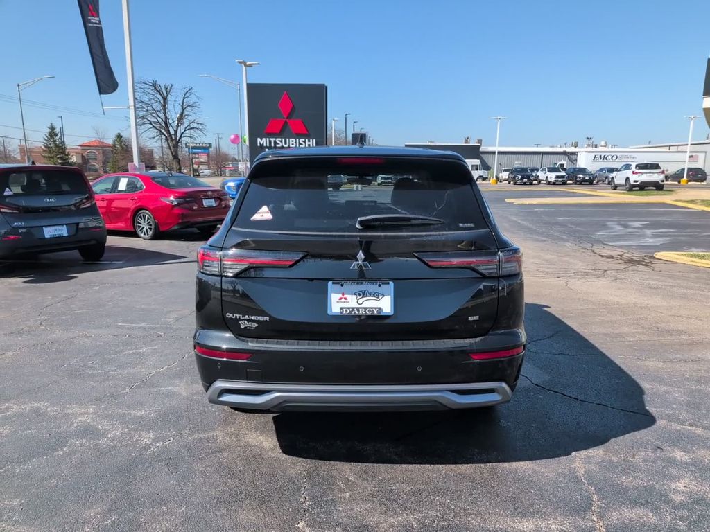 New 2026 Black Mitsubishi SE image 8