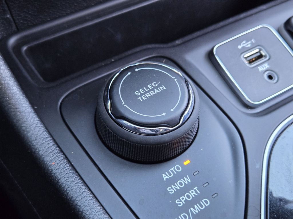 used 2023 Jeep Cherokee car, priced at $21,392