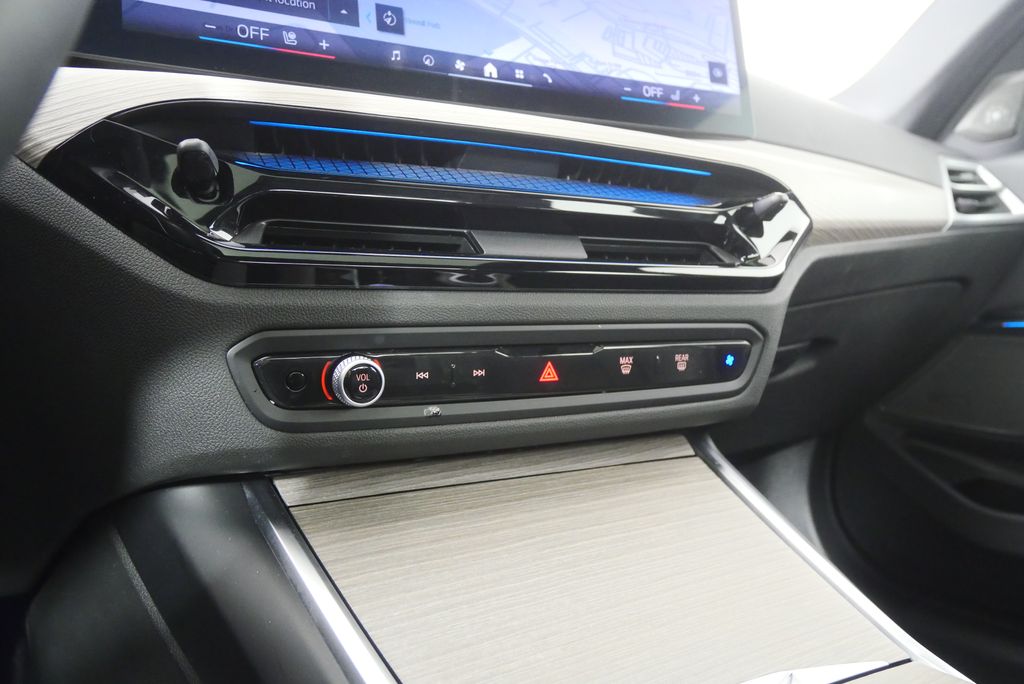 Thumbnail: 2025 BMW 3 Series - 23