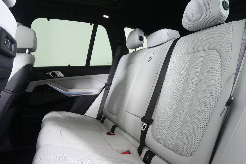 Thumbnail: 2023 BMW X5 - 16