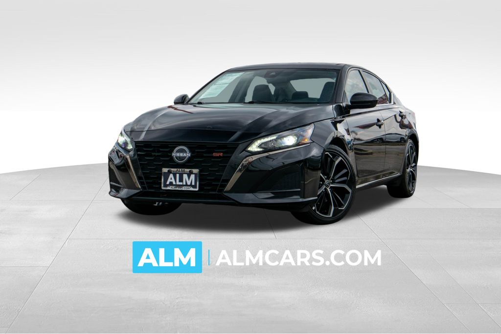 2024 Nissan Altima SR's photo