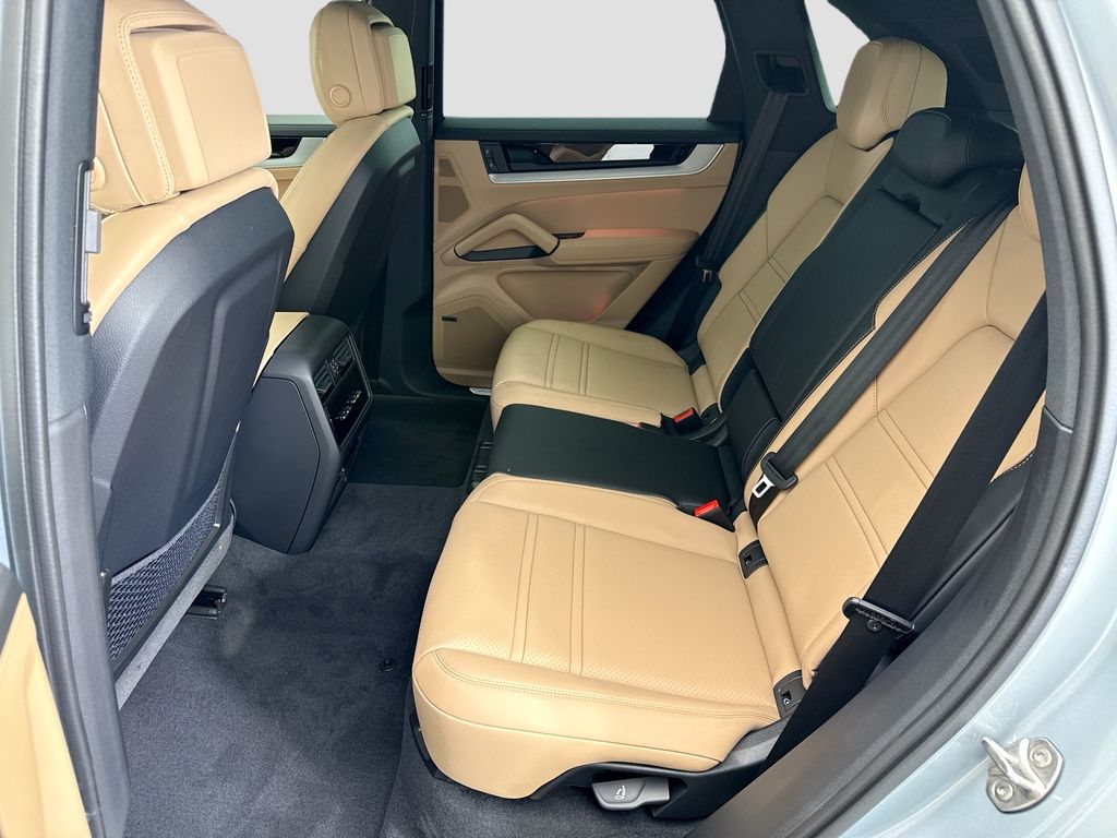 Thumbnail: 2026 Porsche Cayenne - 19