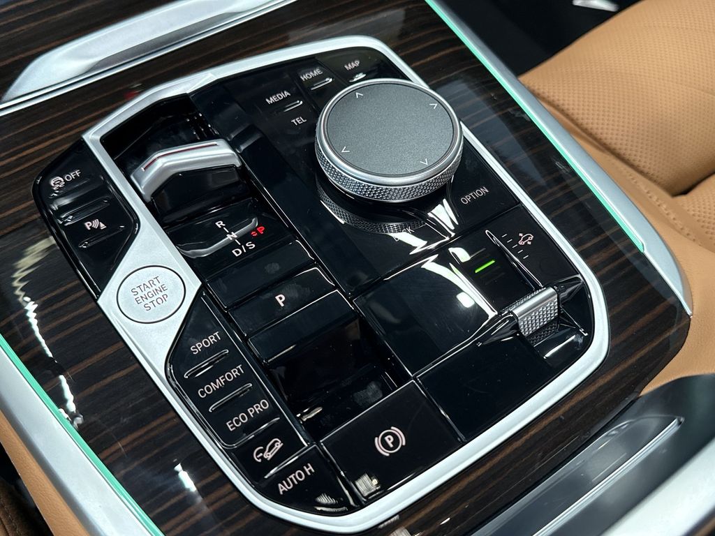 Thumbnail: 2027 BMW X7 - 12