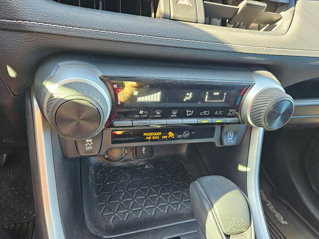 Thumbnail: 2020 Toyota RAV4 - 25