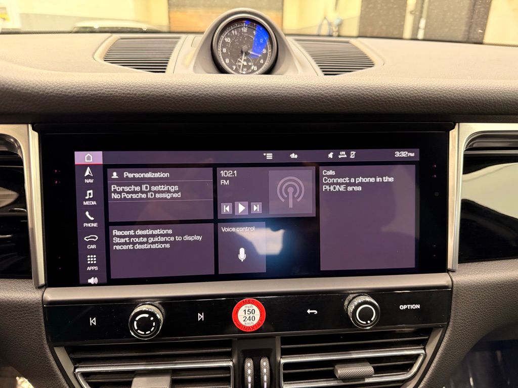 Thumbnail: 2022 Porsche Macan - 16