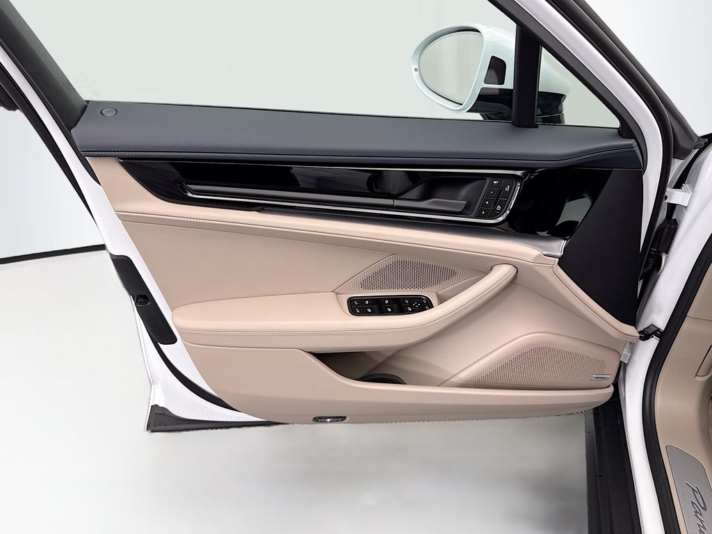 Thumbnail: 2026 Porsche Panamera - 25