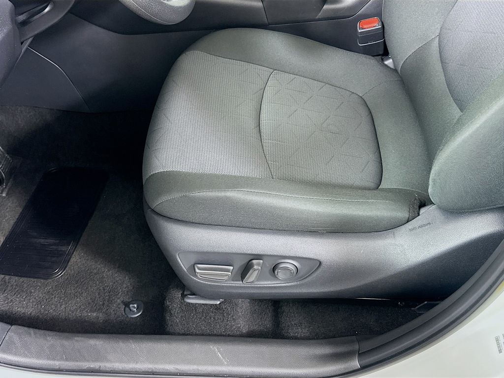 Thumbnail: 2025 Toyota RAV4 - 19