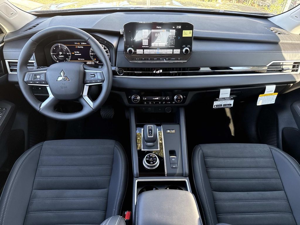 2025 Mitsubishi Outlander Plug-in Hybrid SE - Photo 17