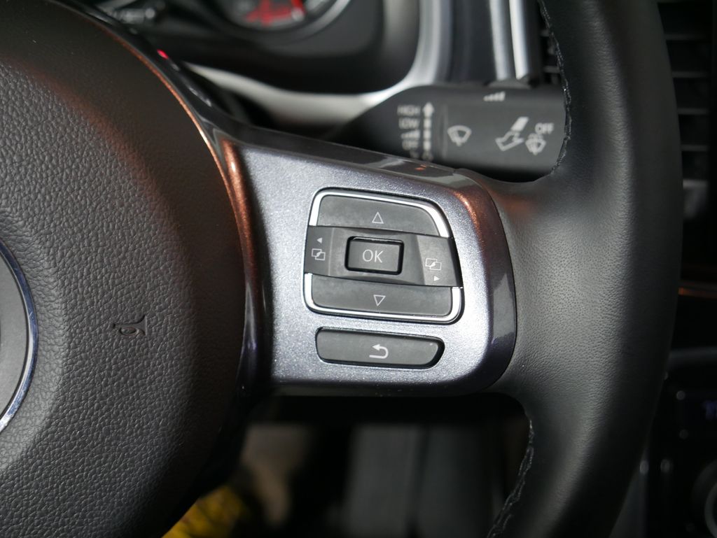 Thumbnail: 2019 Volkswagen Beetle - 10