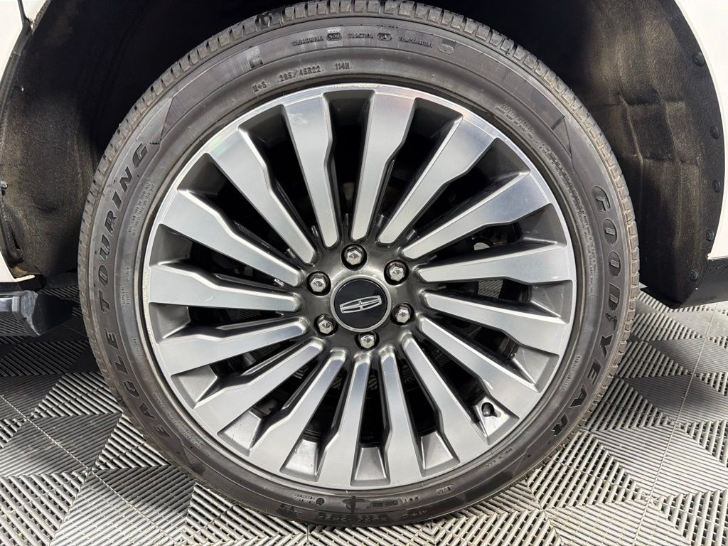 Thumbnail: 2019 Lincoln Navigator L - 9