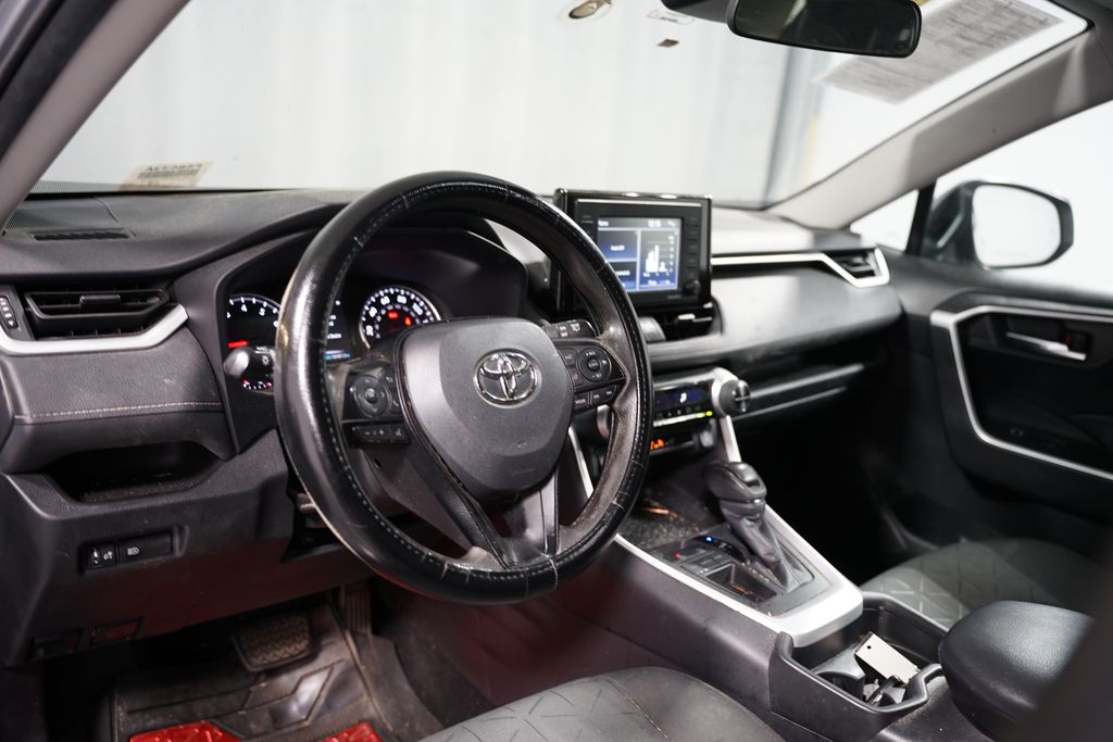 2021 Toyota RAV4 XLE 7
