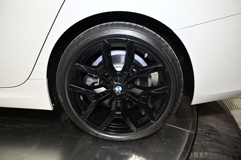 Thumbnail: 2025 BMW 3 Series - 12