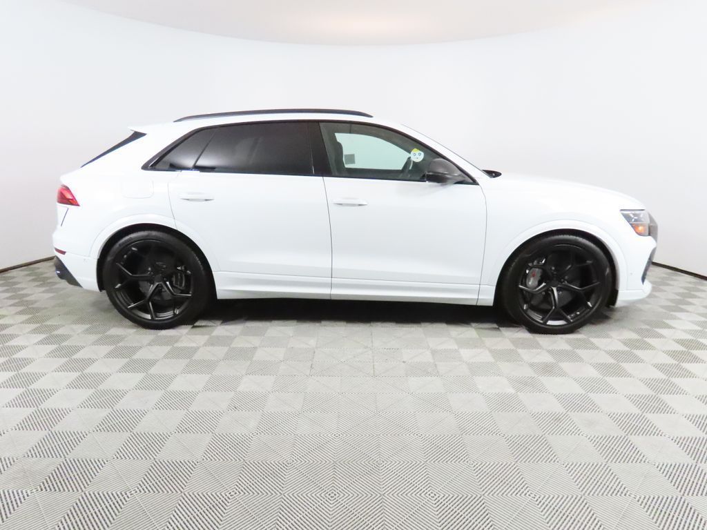 Thumbnail: 2026 Audi RS Q8 - 6