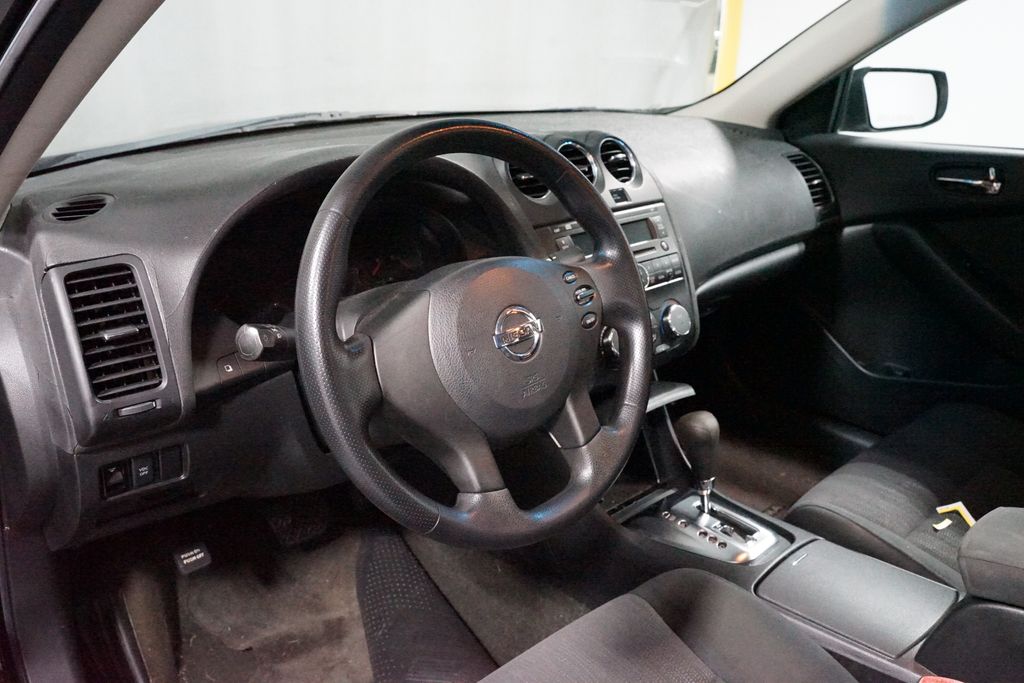 Thumbnail: 2010 Nissan Altima - 6