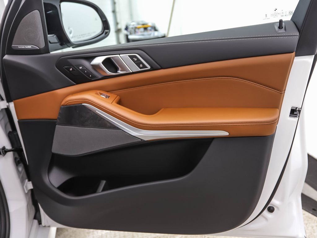 Thumbnail: 2025 BMW X7 - 31