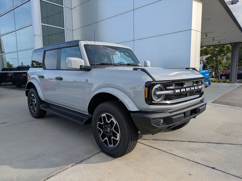 2026 Ford Bronco Outer Banks