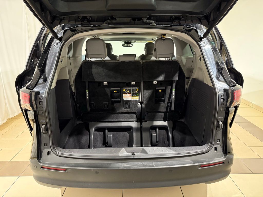 Thumbnail: 2022 Toyota Sienna - 11