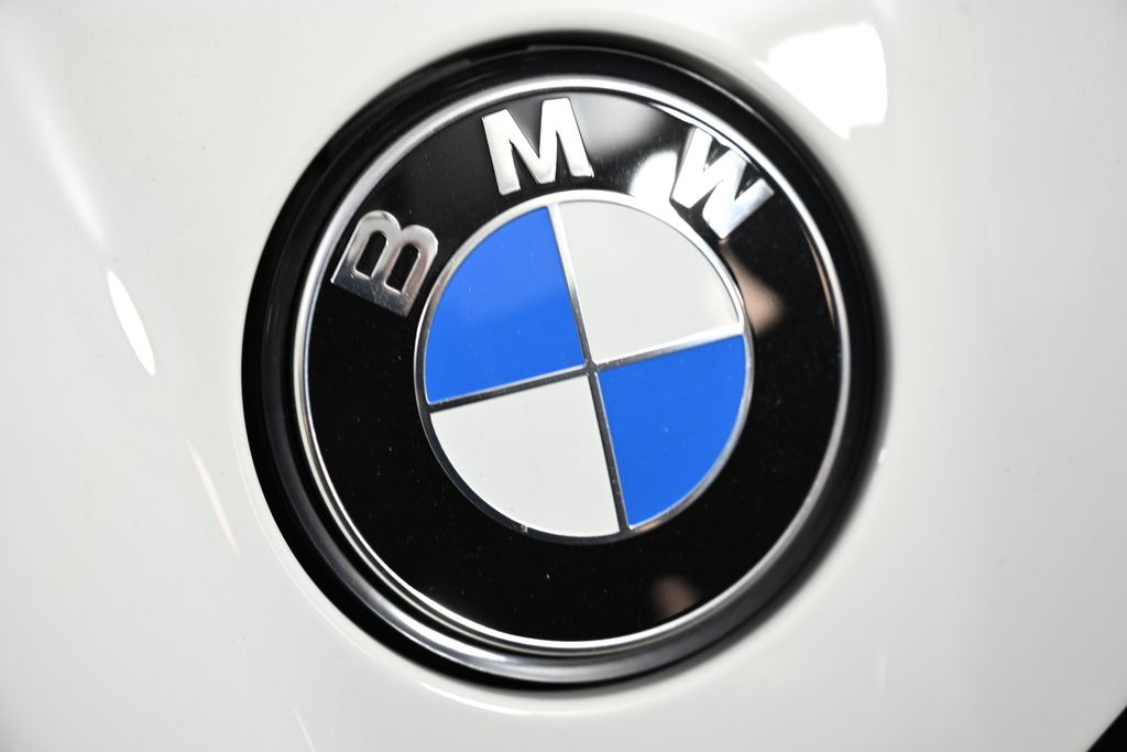 Thumbnail: 2026 BMW iX - 13