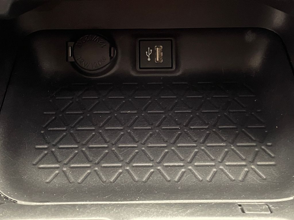 2023 Toyota RAV4 XLE 28