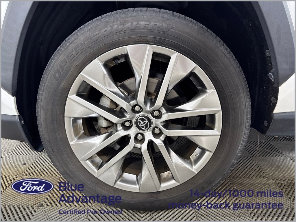 Certified Used 2020 White Toyota XLE Premium image 14