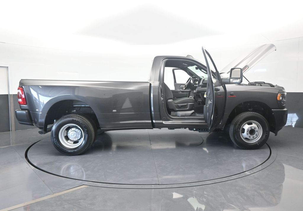 Used 2024 Granite Crystal Metallic Clearcoat Ram Tradesman image 65