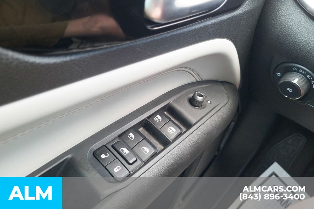 Used 2025 White Jeep Limited image 33