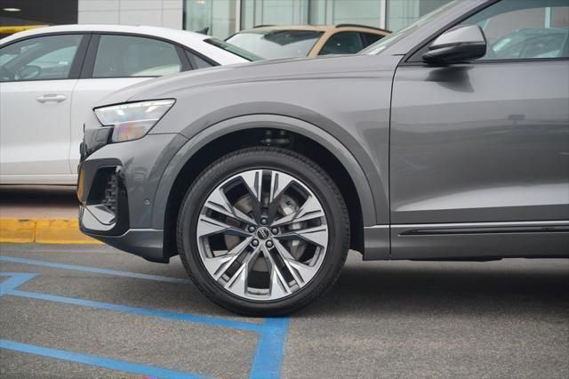 Thumbnail: 2025 Audi Q8 - 2