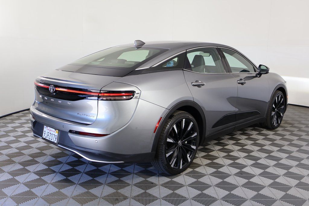 Thumbnail: 2023 Toyota Crown - 4