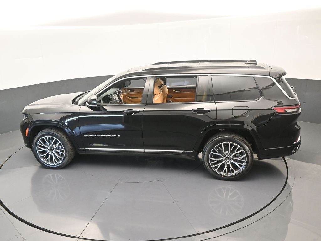 New 2025 Diamond Black Crystal Pearlcoat Jeep Summit image 48