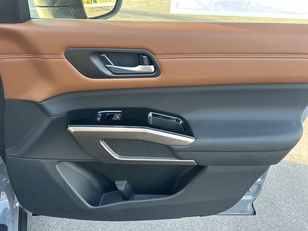 2025 Boulder Gray Pearl Nissan Pathfinder Platinum FWD SUV