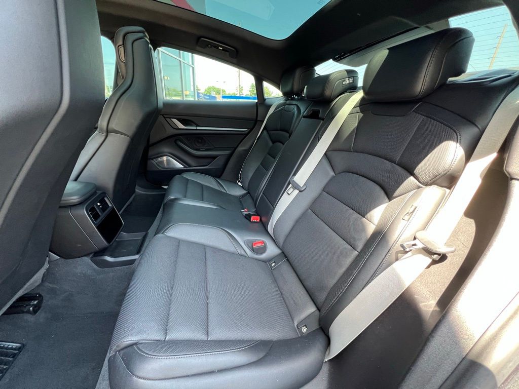 2022 Porsche Taycan 4S photo