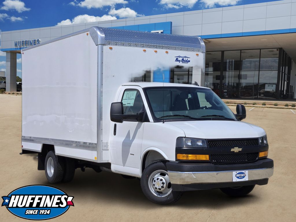 Summit White 2026 Chevrolet Express Chassis Van Rear-Wheel Drive 8-Speed Automatic