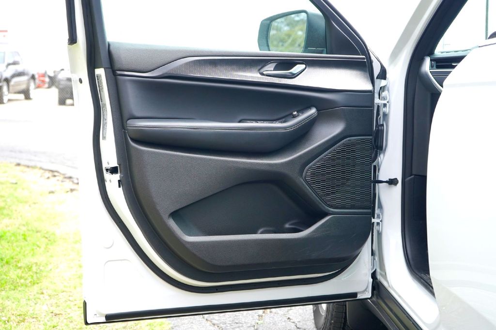 New Car 2025 Jeep Grand Cherokee  Laredo For Sale Under $30,000 In Taylor, Texas